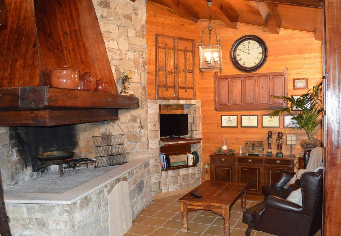 Finca/Casa Rural de 7 habitaciones en Albalate del Arzobispo en venta con garaje - 220.000 € (Ref: 9645704)