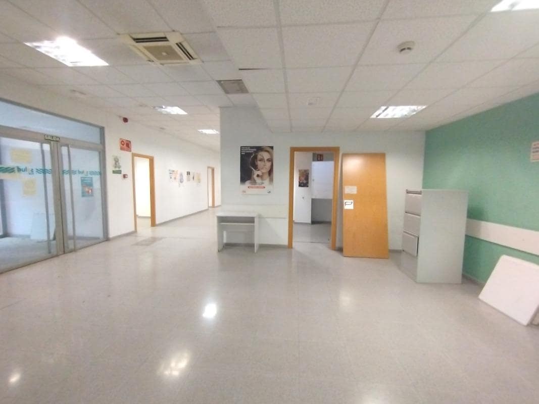 Local Comercial de 7 habitaciones en Zaragoza ciudad en venta - 320.000 € (Ref: 9645707)