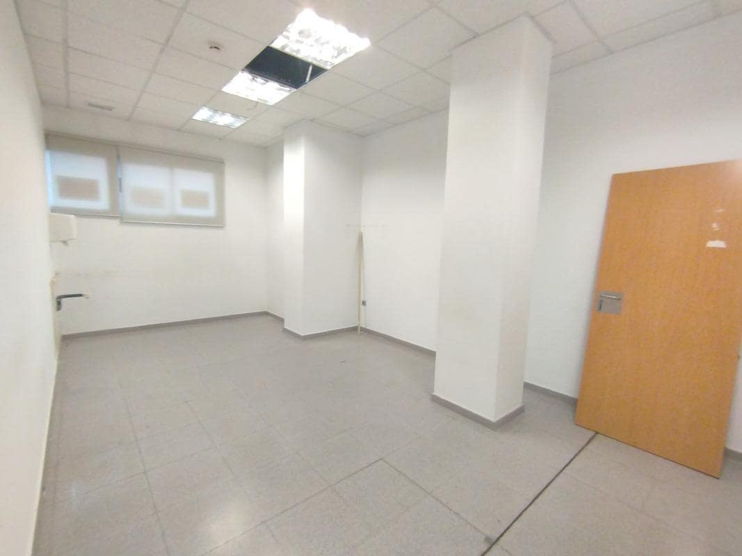 Local Comercial de 7 habitaciones en Zaragoza ciudad en venta - 320.000 € (Ref: 9645707)