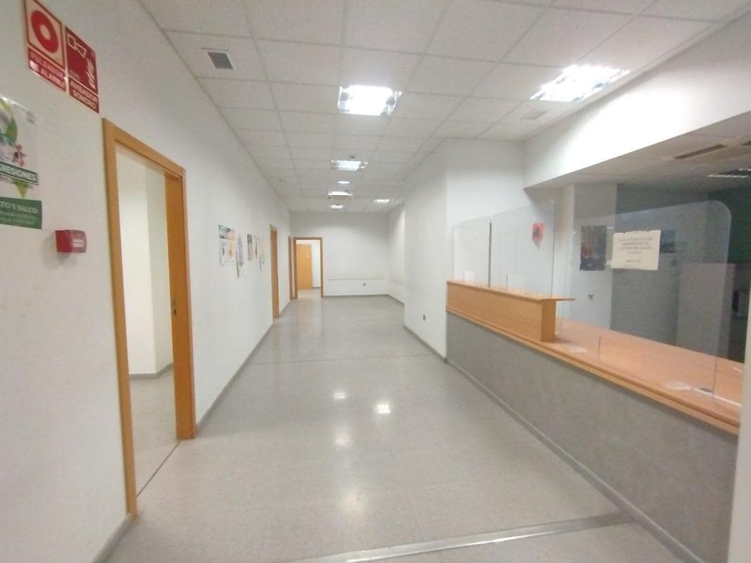 Local Comercial de 7 habitaciones en Zaragoza ciudad en venta - 320.000 € (Ref: 9645707)