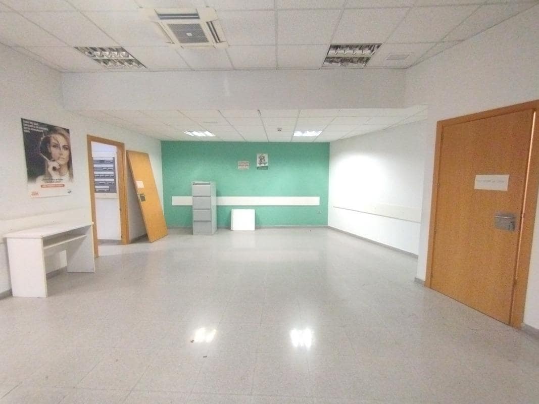 Local Comercial de 7 habitaciones en Zaragoza ciudad en venta - 320.000 € (Ref: 9645707)