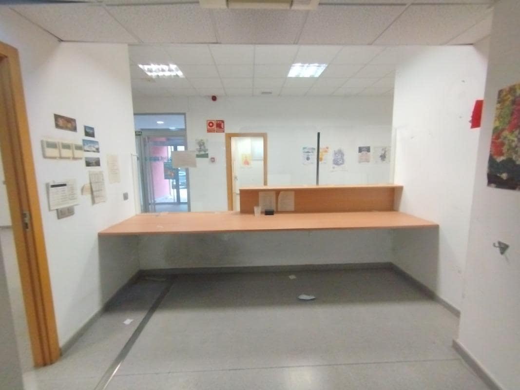 Local Comercial de 7 habitaciones en Zaragoza ciudad en venta - 320.000 € (Ref: 9645707)