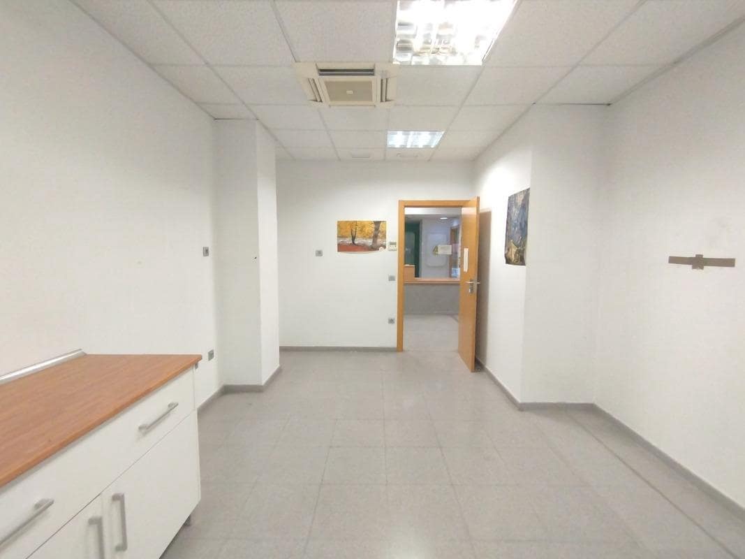 Local Comercial de 7 habitaciones en Zaragoza ciudad en venta - 320.000 € (Ref: 9645707)