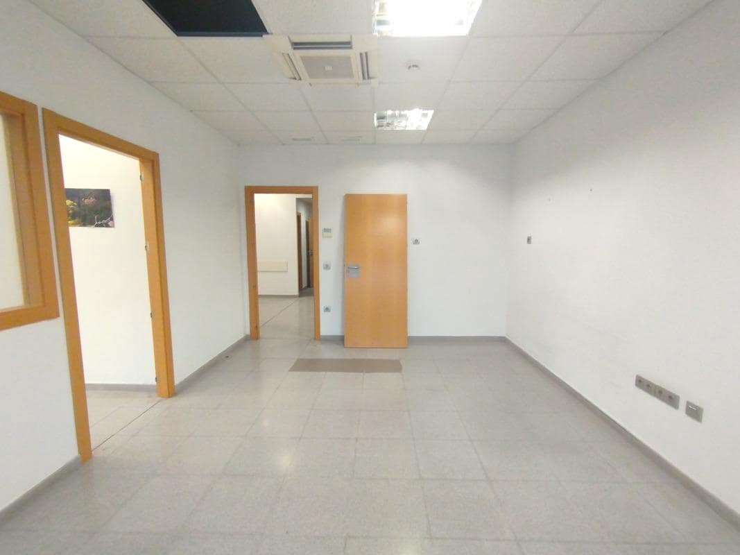 Local Comercial de 7 habitaciones en Zaragoza ciudad en venta - 320.000 € (Ref: 9645707)
