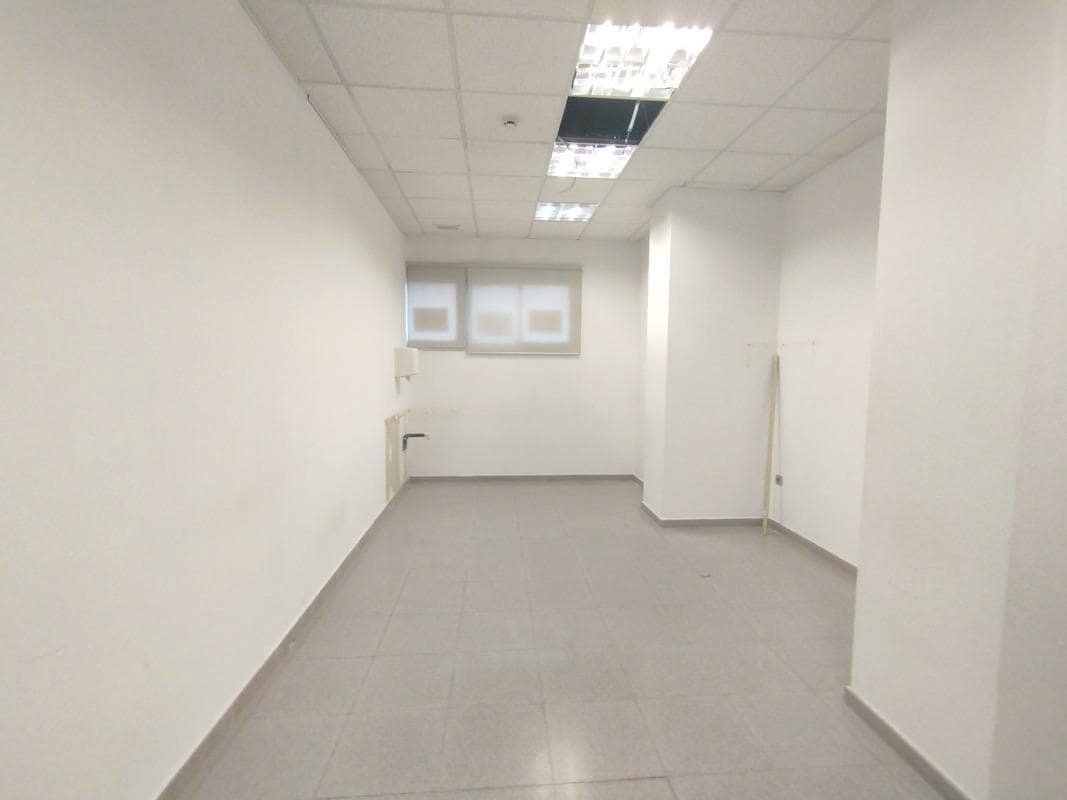 Local Comercial de 7 habitaciones en Zaragoza ciudad en venta - 320.000 € (Ref: 9645707)