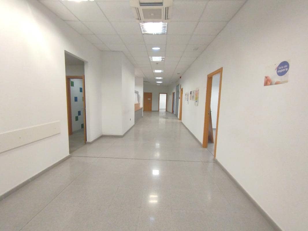 Local Comercial de 7 habitaciones en Zaragoza ciudad en venta - 320.000 € (Ref: 9645707)