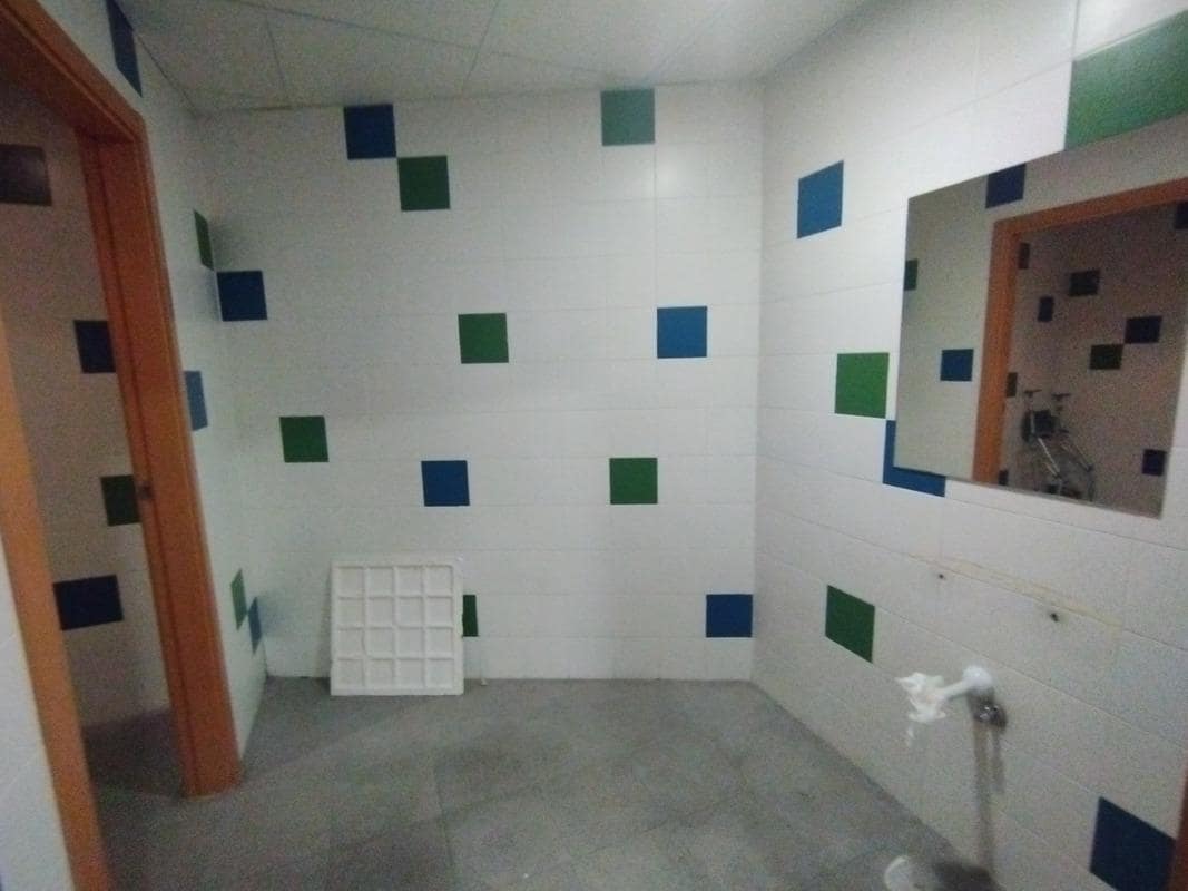 Local Comercial de 7 habitaciones en Zaragoza ciudad en venta - 320.000 € (Ref: 9645707)