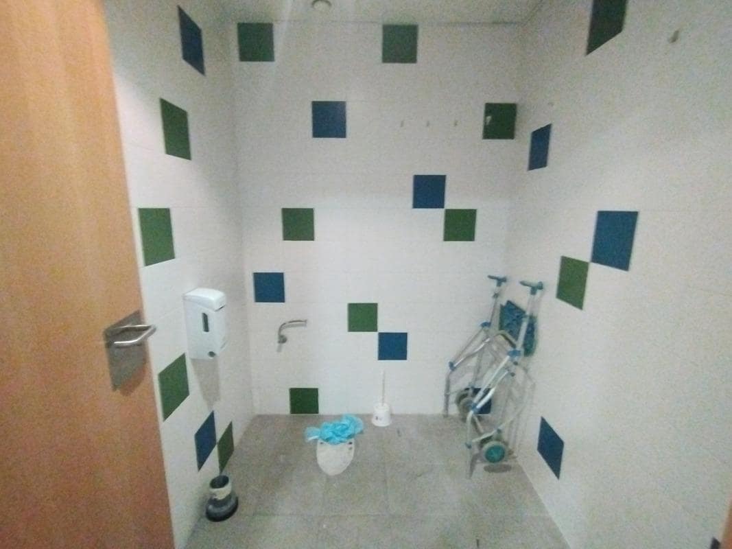 Local Comercial de 7 habitaciones en Zaragoza ciudad en venta - 320.000 € (Ref: 9645707)