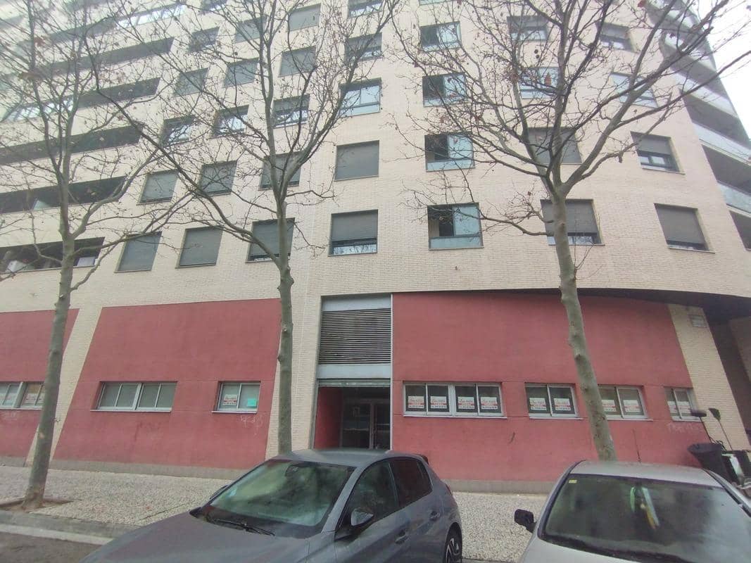 Local Comercial de 7 habitaciones en Zaragoza ciudad en venta - 320.000 € (Ref: 9645707)