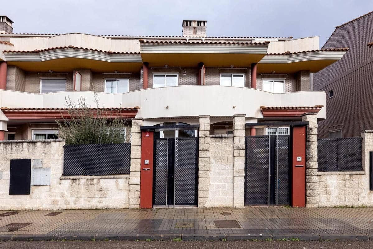 5 sypialnia Dom szeregowy na sprzedaż w Calatayud z garażem - 450 000 € (Ref: 9645713)