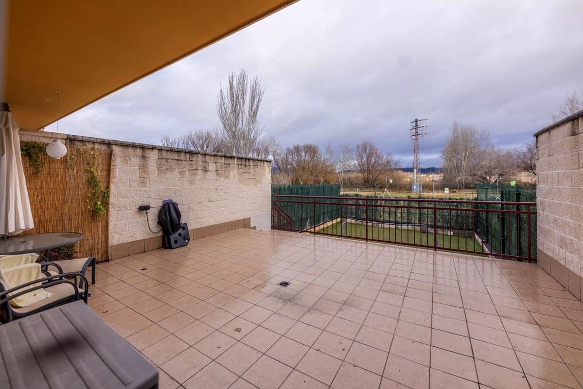 5 sypialnia Dom szeregowy na sprzedaż w Calatayud z garażem - 450 000 € (Ref: 9645713)