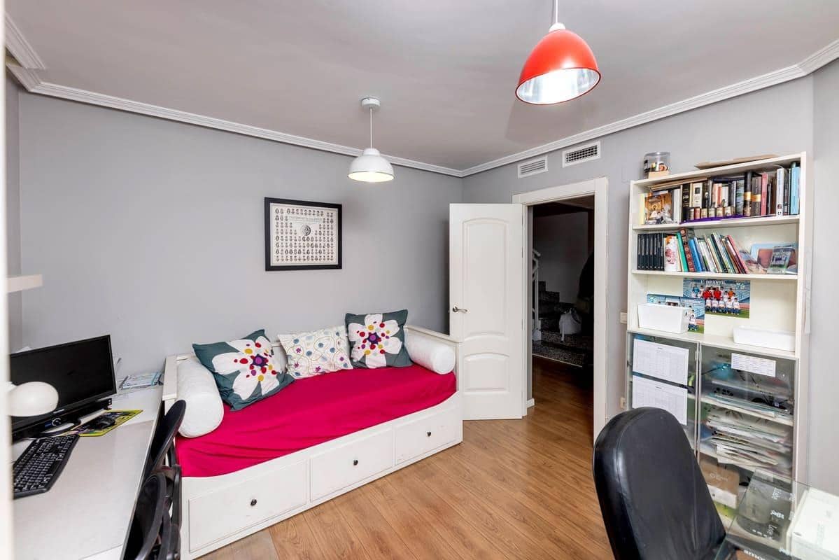 5 sypialnia Dom szeregowy na sprzedaż w Calatayud z garażem - 450 000 € (Ref: 9645713)