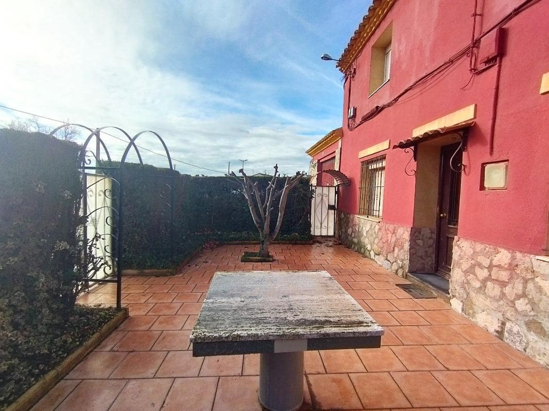 3 slaapkamer Villa te koop in Gelsa met garage - € 115.000 (Ref: 9645716)