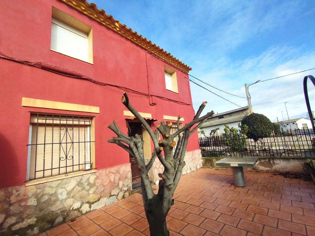 3 slaapkamer Villa te koop in Gelsa met garage - € 115.000 (Ref: 9645716)