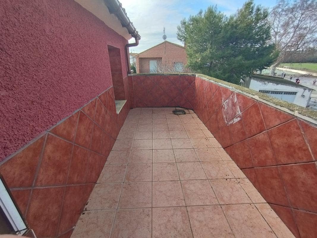 3 slaapkamer Villa te koop in Gelsa met garage - € 115.000 (Ref: 9645716)