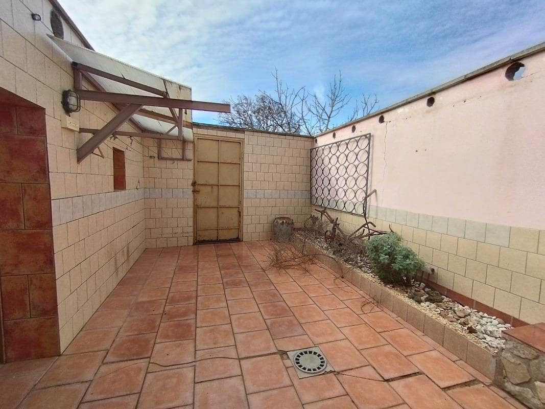 3 slaapkamer Villa te koop in Gelsa met garage - € 115.000 (Ref: 9645716)