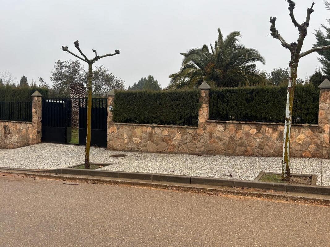 1 slaapkamer Villa te koop in Muel met zwembad - € 149.000 (Ref: 9645720)