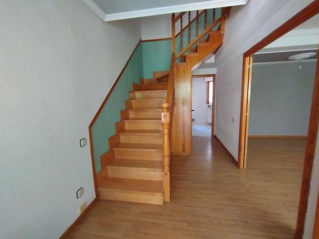 3 sovrum Radhus att hyra i Zaragoza stad med garage - 1 200 € (Ref: 9645724)