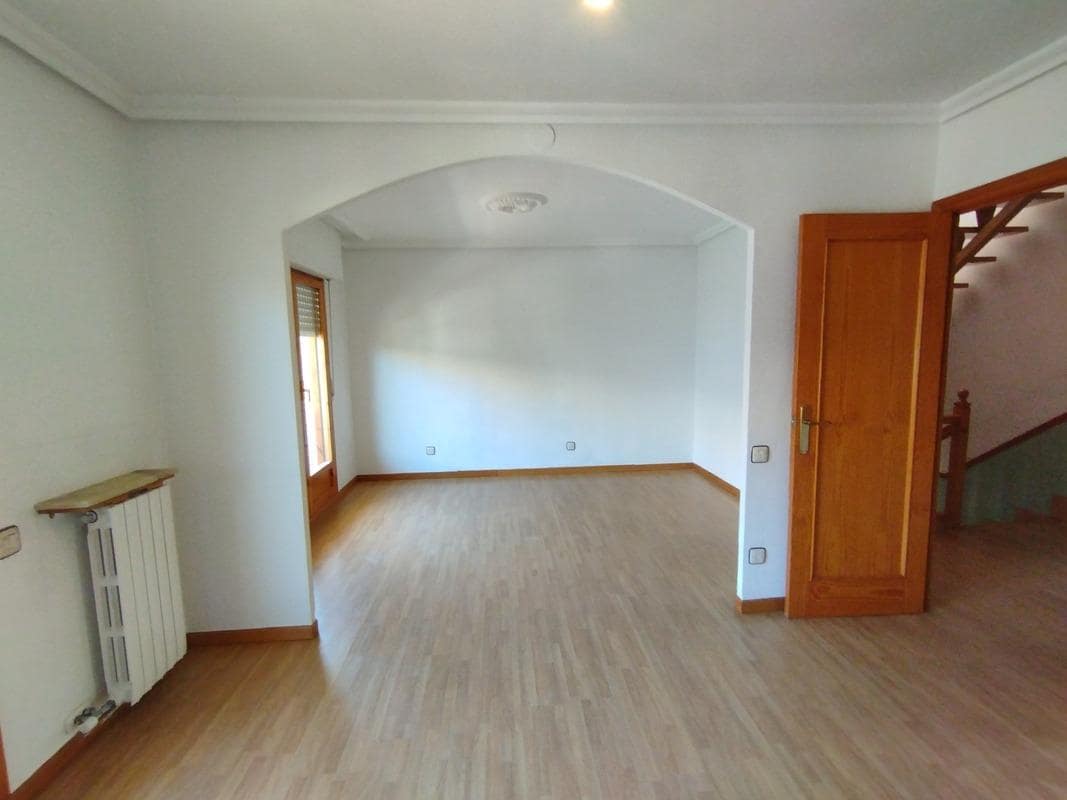 3 sypialnia Dom szeregowy do wynajęcia w Miasto Saragossa z garażem - 1 200 € (Ref: 9645724)