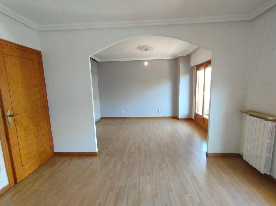 3 sypialnia Dom szeregowy do wynajęcia w Miasto Saragossa z garażem - 1 200 € (Ref: 9645724)