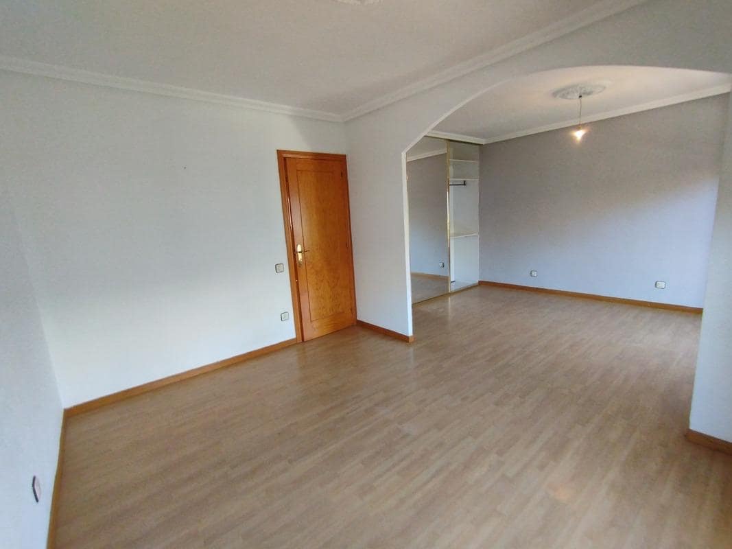 3 sypialnia Dom szeregowy do wynajęcia w Miasto Saragossa z garażem - 1 200 € (Ref: 9645724)