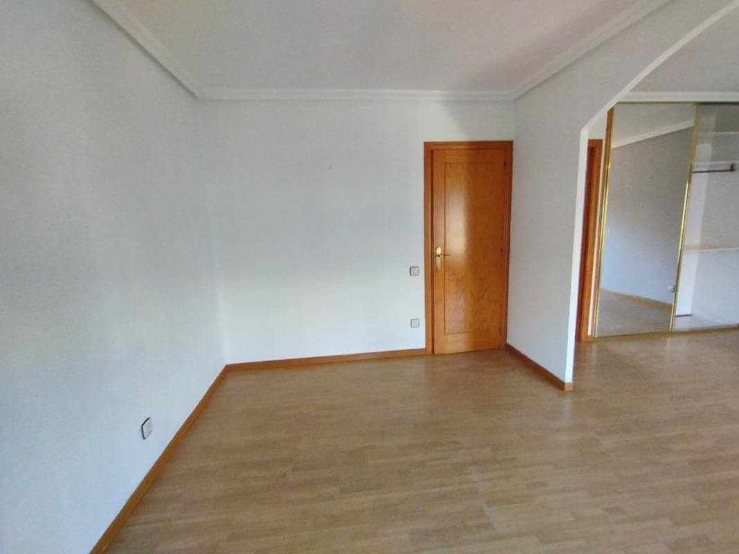 3 sypialnia Dom szeregowy do wynajęcia w Miasto Saragossa z garażem - 1 200 € (Ref: 9645724)
