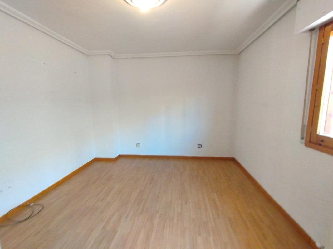 3 sypialnia Dom szeregowy do wynajęcia w Miasto Saragossa z garażem - 1 200 € (Ref: 9645724)