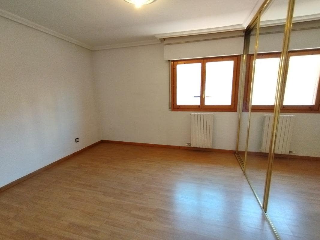 3 sypialnia Dom szeregowy do wynajęcia w Miasto Saragossa z garażem - 1 200 € (Ref: 9645724)