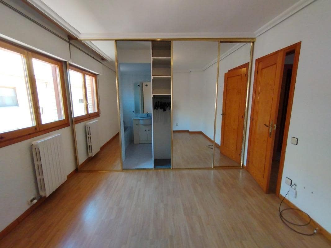 3 sypialnia Dom szeregowy do wynajęcia w Miasto Saragossa z garażem - 1 200 € (Ref: 9645724)