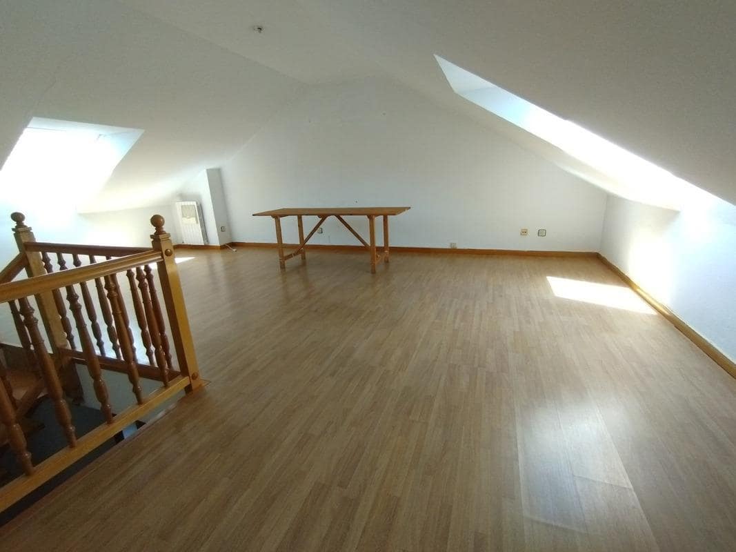 3 sypialnia Dom szeregowy do wynajęcia w Miasto Saragossa z garażem - 1 200 € (Ref: 9645724)