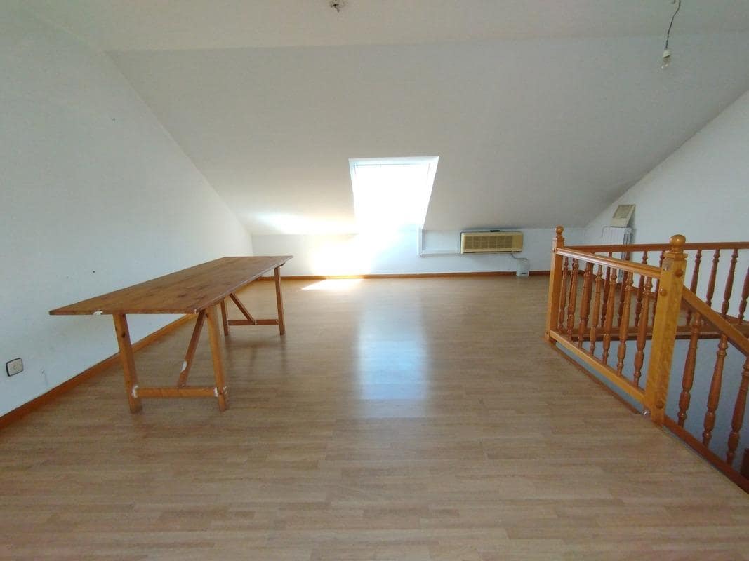 3 sypialnia Dom szeregowy do wynajęcia w Miasto Saragossa z garażem - 1 200 € (Ref: 9645724)