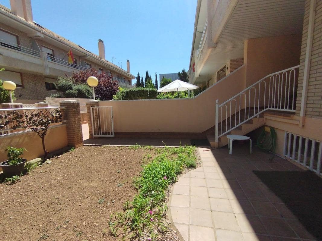 3 sypialnia Dom szeregowy do wynajęcia w Miasto Saragossa z garażem - 1 200 € (Ref: 9645724)