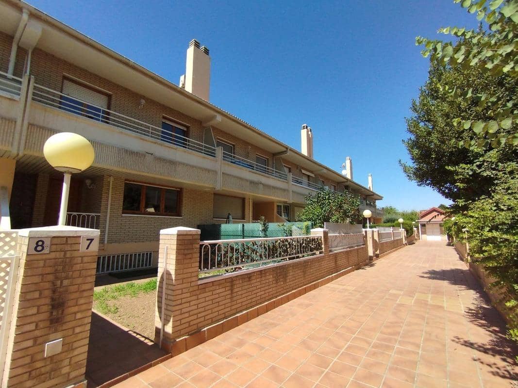 3 sypialnia Dom szeregowy do wynajęcia w Miasto Saragossa z garażem - 1 200 € (Ref: 9645724)