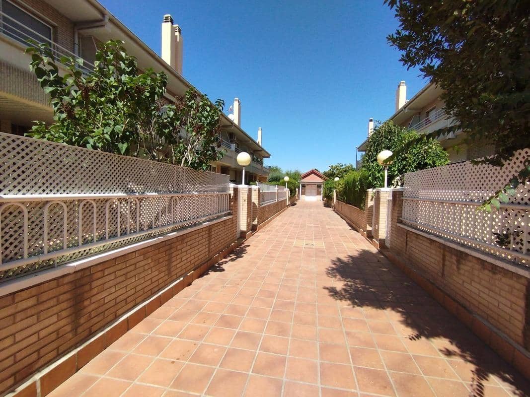 3 sypialnia Dom szeregowy do wynajęcia w Miasto Saragossa z garażem - 1 200 € (Ref: 9645724)