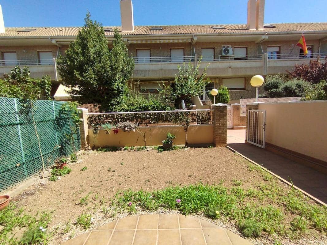 3 sypialnia Dom szeregowy do wynajęcia w Miasto Saragossa z garażem - 1 200 € (Ref: 9645724)