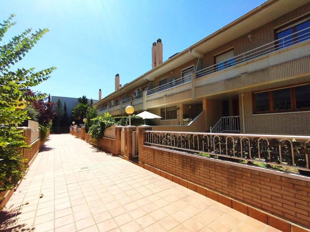 3 sypialnia Dom szeregowy do wynajęcia w Miasto Saragossa z garażem - 1 200 € (Ref: 9645724)