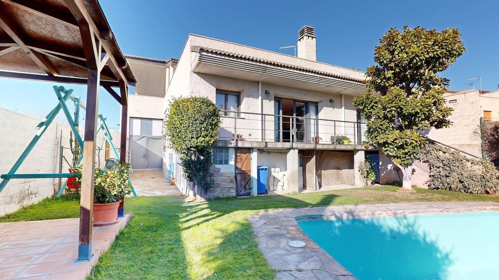 Chalet de 5 habitaciones en Nuez de Ebro en venta con piscina garaje - 360.000 € (Ref: 9645726)