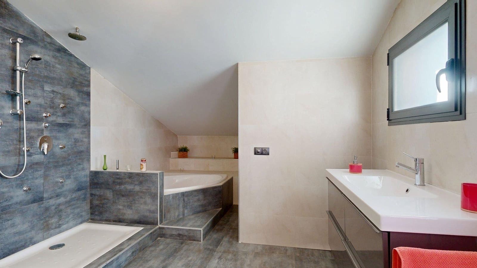 Chalet de 5 habitaciones en Nuez de Ebro en venta con piscina garaje - 360.000 € (Ref: 9645726)