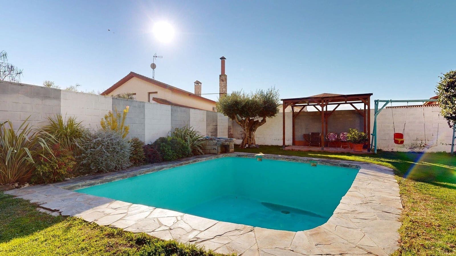 Chalet de 5 habitaciones en Nuez de Ebro en venta con piscina garaje - 360.000 € (Ref: 9645726)