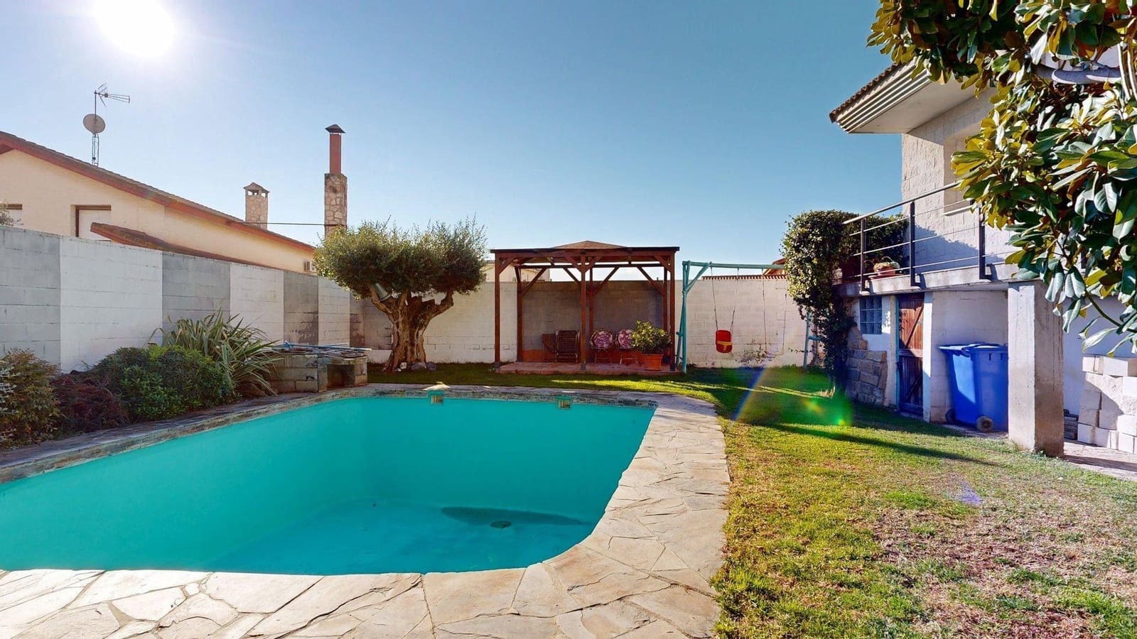 Chalet de 5 habitaciones en Nuez de Ebro en venta con piscina garaje - 360.000 € (Ref: 9645726)