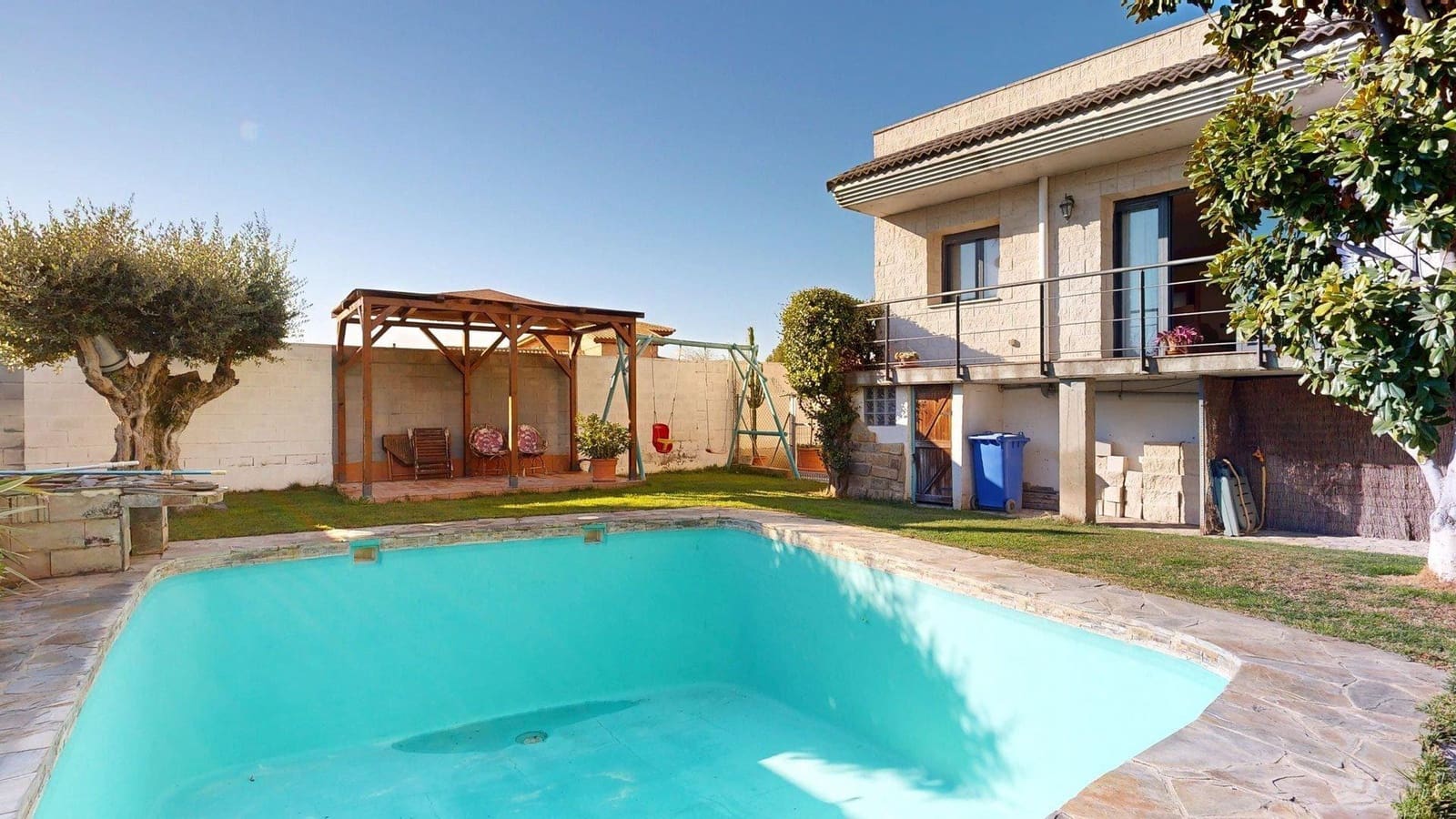 Chalet de 5 habitaciones en Nuez de Ebro en venta con piscina garaje - 360.000 € (Ref: 9645726)