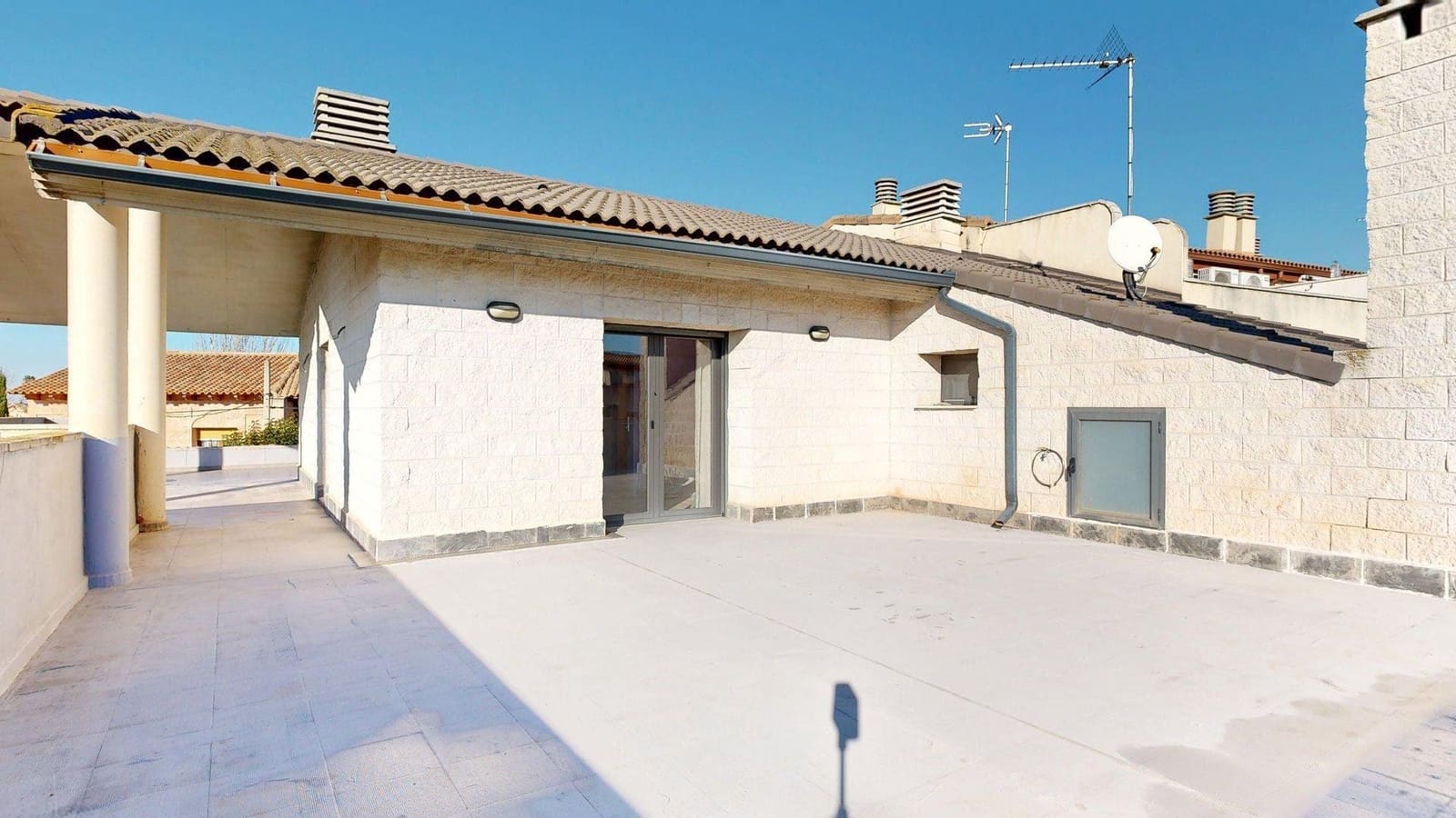 Chalet de 5 habitaciones en Nuez de Ebro en venta con piscina garaje - 360.000 € (Ref: 9645726)