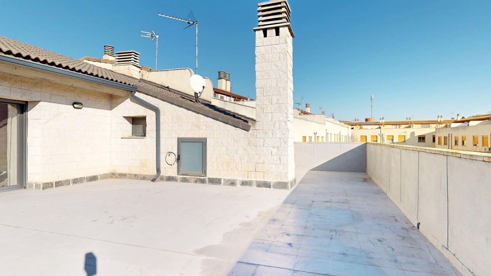 Chalet de 5 habitaciones en Nuez de Ebro en venta con piscina garaje - 360.000 € (Ref: 9645726)