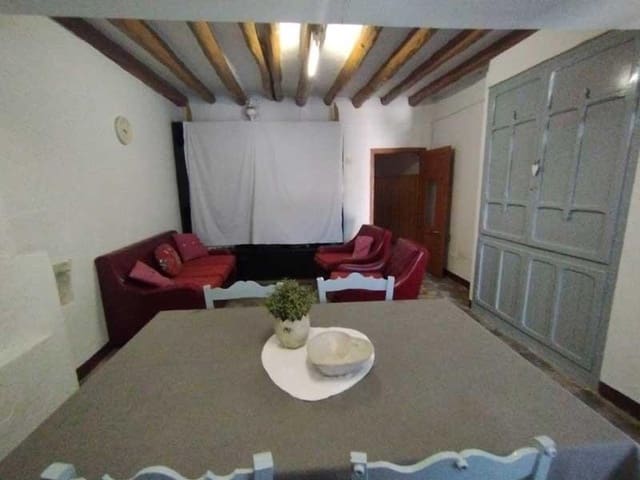 Chalet de 4 habitaciones en Azaila en venta con garaje - 45.000 € (Ref: 9645731)