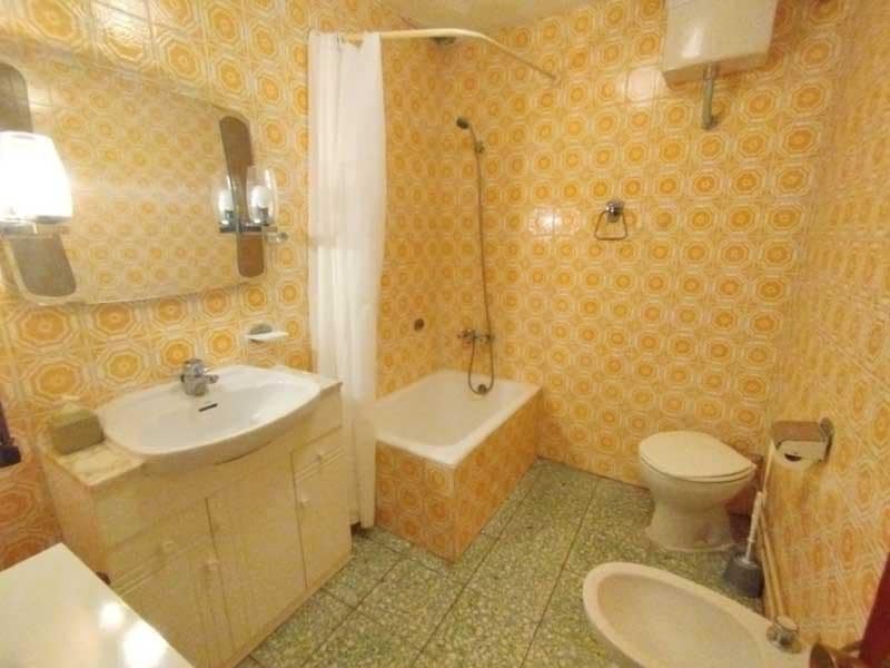 Chalet de 4 habitaciones en Azaila en venta con garaje - 45.000 € (Ref: 9645731)