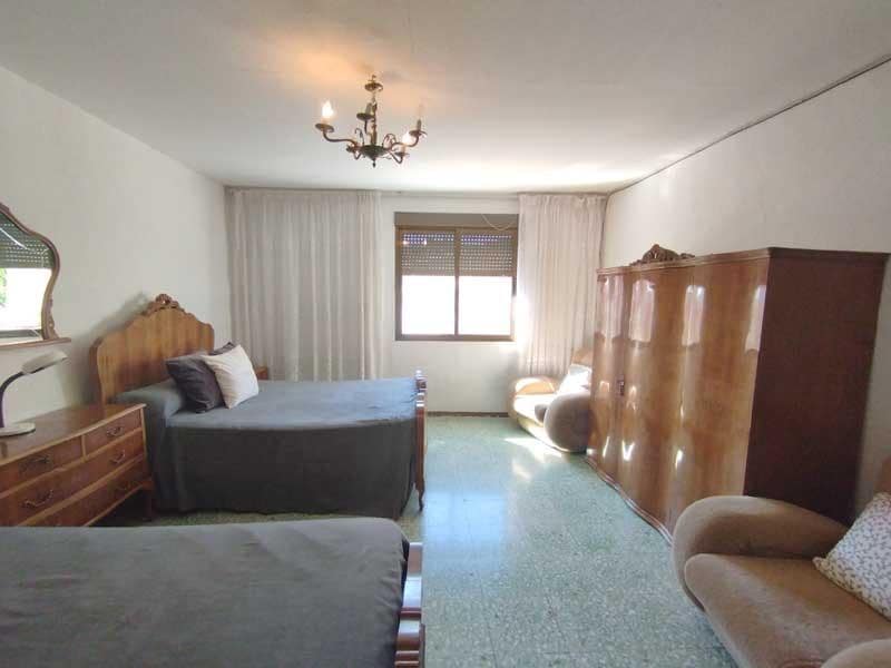 Chalet de 4 habitaciones en Azaila en venta con garaje - 45.000 € (Ref: 9645731)