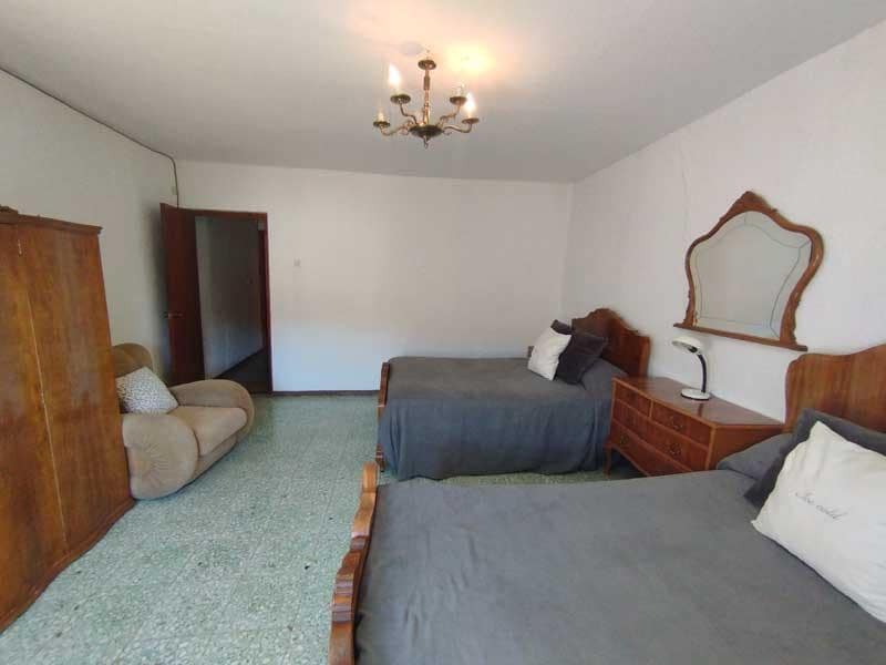 Chalet de 4 habitaciones en Azaila en venta con garaje - 45.000 € (Ref: 9645731)