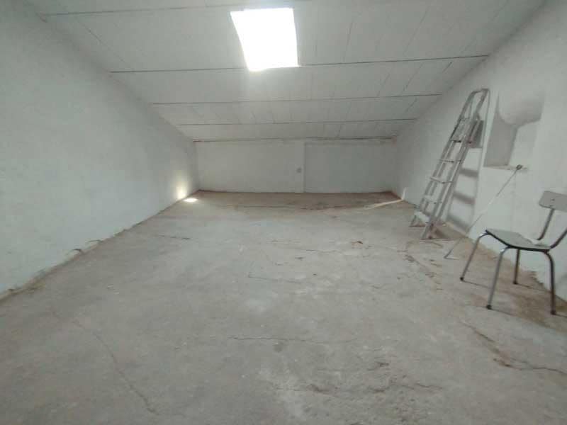 Chalet de 4 habitaciones en Azaila en venta con garaje - 45.000 € (Ref: 9645731)