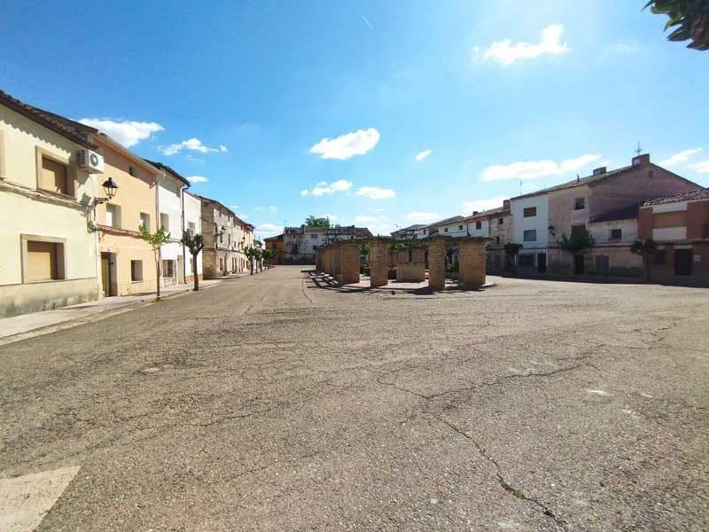 Chalet de 4 habitaciones en Azaila en venta con garaje - 45.000 € (Ref: 9645731)