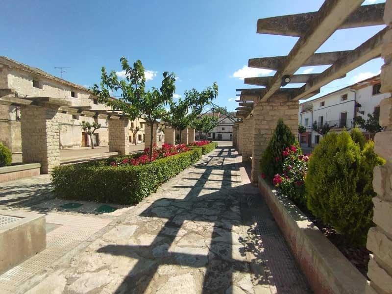 Chalet de 4 habitaciones en Azaila en venta con garaje - 45.000 € (Ref: 9645731)